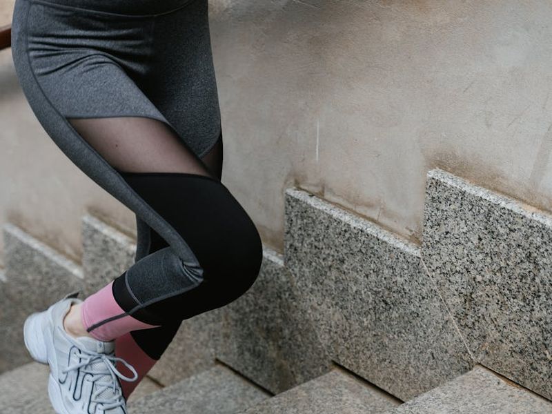 Sequential steps of a cardio workout shown visually.